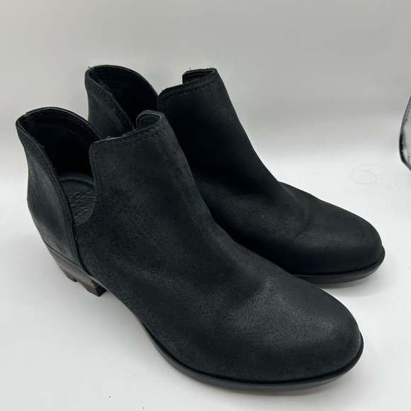 Sorel  Lola  Boot Size 8.5 suede / Leather Rain Bootie Cutouts Chealse boot - Picture 5 of 8